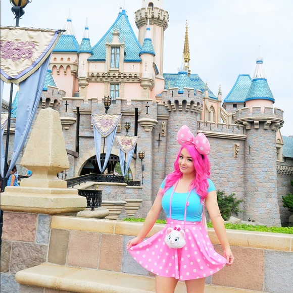 MEET YOUR POSHER! - Picture 4 of 5